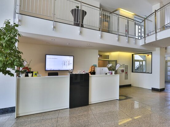 Frontdesk im Foyer am Standort Köln