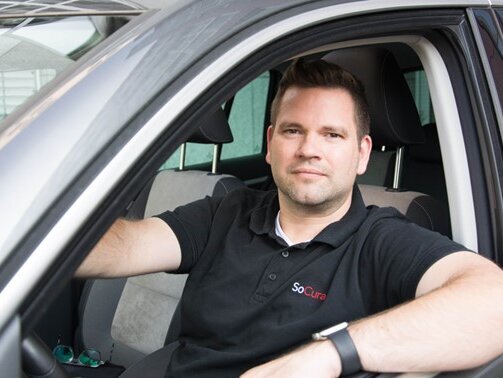 Mirko Bovelet im Auto